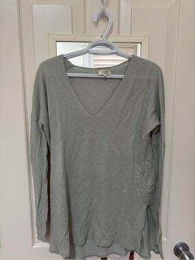 Aritzia Lightweight V-Neck Tunic Sweater in Sage